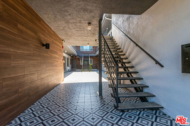 1534 S Shenandoah Street, Los Angeles CA: https://media.crmls.org/mediaz/dec599af-e18f-4e69-8bca-378c2ce03f44.jpg