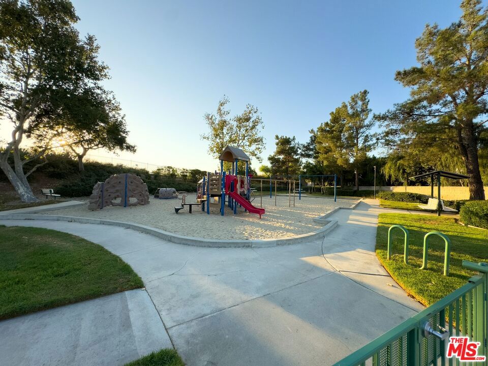 Dec5f205 00a1 4b2a 80e7 7cb2593720d7