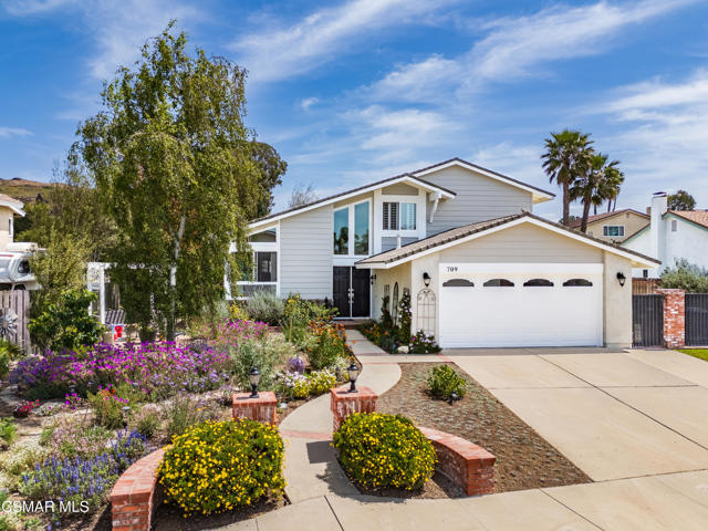 709 Zinnia Court, Thousand Oaks CA: https://media.crmls.org/mediaz/dec622d3-23a3-4c74-aad5-2d06bd6d208b.jpg