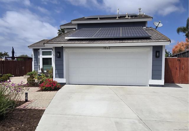 1552 Merlot Ct, Vista CA: https://media.crmls.org/mediaz/dec6d426-6d73-47cd-8863-d93ebcb23529.jpg