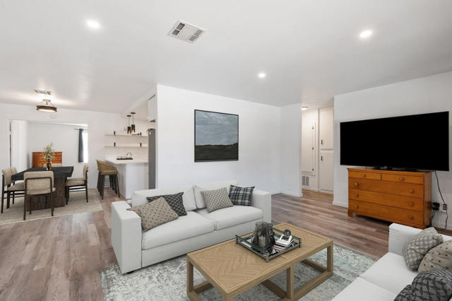 56869 Mountain View Trail, Yucca Valley CA: https://media.crmls.org/mediaz/dec6d797-400d-4a27-bb57-88fd128257b6.jpg