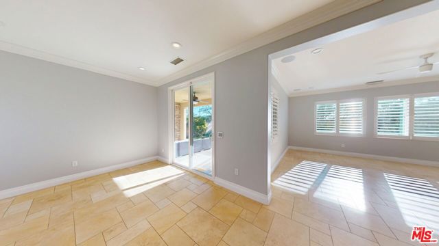 19320 Carranza Lane, Santa Clarita CA: https://media.crmls.org/mediaz/dec752ad-6a2d-46c6-b2d3-96ad1187e44a.jpg