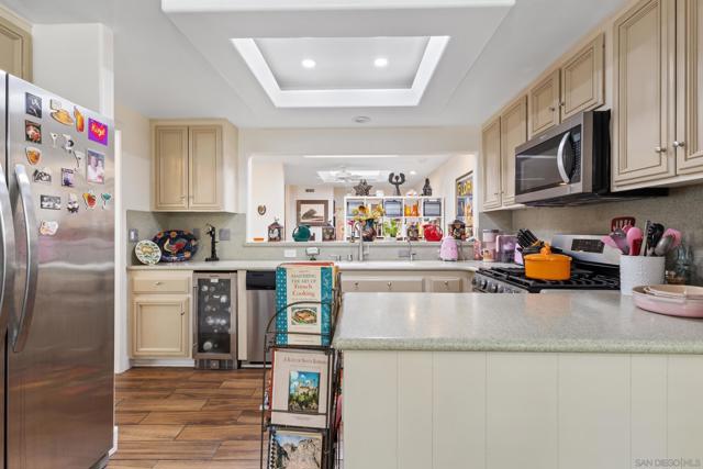 4695 Adra Way, Oceanside CA: https://media.crmls.org/mediaz/dec79242-686e-4cc5-bd95-e57d46e3c821.jpg