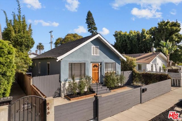 636 Vernon Avenue, Venice, California 90291, 2 Bedrooms Bedrooms, ,1 BathroomBathrooms,Single Family Residence,For Sale,Vernon,24412209