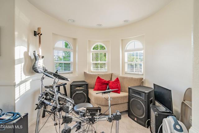 4260 Crabapple Court, Moorpark CA: https://media.crmls.org/mediaz/dec8cf80-2751-4602-b1ee-3348404822f6.jpg