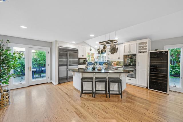 7872 Meadowbrook Ct, Pleasanton CA: https://media.crmls.org/mediaz/dec8dfde-a6ef-45b7-abd0-31eba0f59c64.jpg