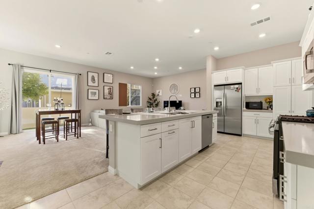 Detail Gallery Image 3 of 48 For 2119 Bluestone Circle, Chula Vista,  CA 91913 - 4 Beds | 2/1 Baths