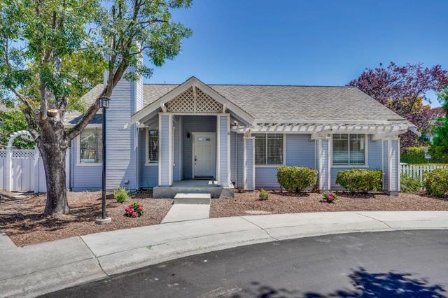 304 Windmill Park Lane, Mountain View CA: https://media.crmls.org/mediaz/dec98136-9a2b-401a-b7c9-b6bc44b25526.jpg