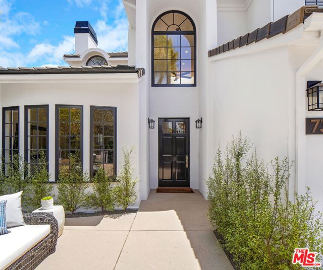 732 Via De La Paz, Pacific Palisades CA: https://media.crmls.org/mediaz/dec98cf5-50c3-42f8-ad58-15ec62c08e55.jpg