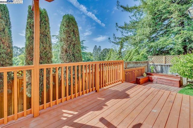 21917 Nugget Canyon Dr, Castro Valley CA: https://media.crmls.org/mediaz/deca0304-adc1-48a7-95bf-18c35be547e4.jpg