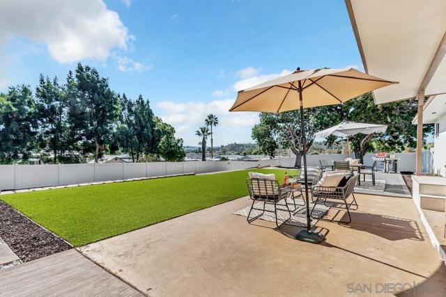 13725 Adrian St, Poway CA: https://media.crmls.org/mediaz/deca3496-5820-4c11-9de4-9144cdb6b5d4.jpg