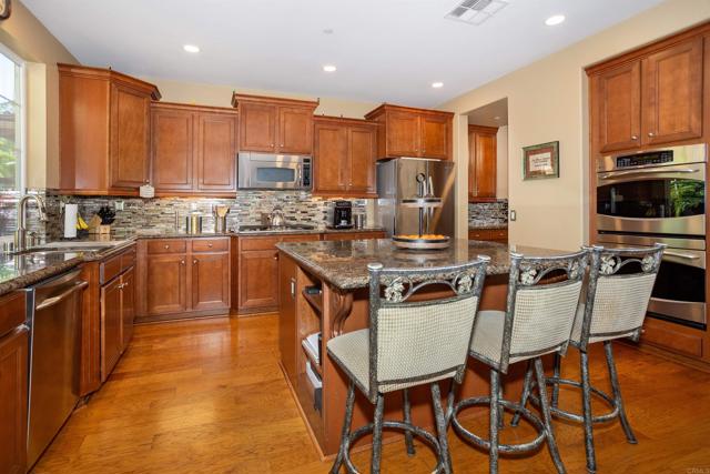 3753 Bergen Peak Place, Carlsbad CA: https://media.crmls.org/mediaz/deca5f9c-23c0-43b0-94d6-008800c6e719.jpg
