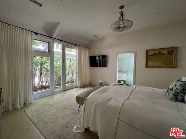 13778 Raywood Drive, Los Angeles CA: https://media.crmls.org/mediaz/decabf1a-2778-403f-ade8-726e82c2a44e.jpg