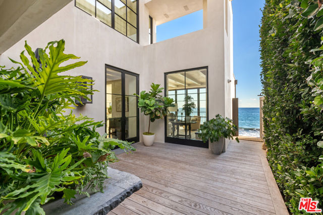 27218 Pacific Coast Highway, Malibu CA: https://media.crmls.org/mediaz/decb64fb-148e-4080-906a-8283045bd78a.jpg