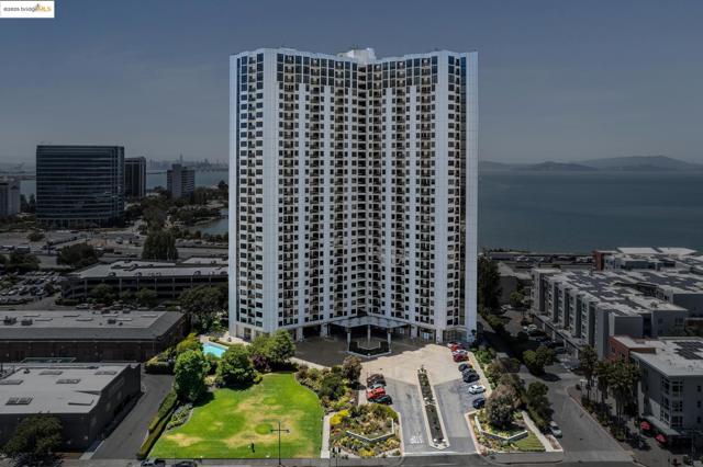 6363 Christie Ave, Emeryville CA: https://media.crmls.org/mediaz/decb841e-8e48-401a-8958-01002b50cf0a.jpg