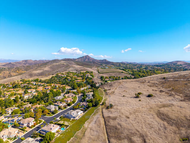 1901 Westlake Boulevard, Westlake Village CA: https://media.crmls.org/mediaz/decbe168-4601-472a-8ba8-e1f666663311.jpg