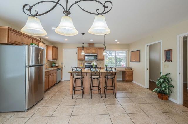 914 Junipero Way, Salinas CA: https://media.crmls.org/mediaz/decc0c72-bdba-4f38-9df2-a8213139cc79.jpg