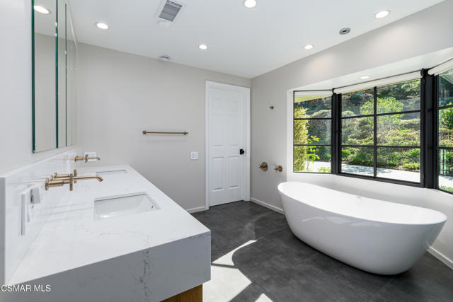 87 Pinecrest Road, Westlake Village CA: https://media.crmls.org/mediaz/decc1b6c-d7f6-4fa0-8c56-f5b784d601bc.jpg