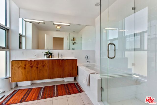 140 S Gramercy Place, Los Angeles CA: https://media.crmls.org/mediaz/decc4eda-d3bf-42ef-83a7-0a84e0d0c067.jpg