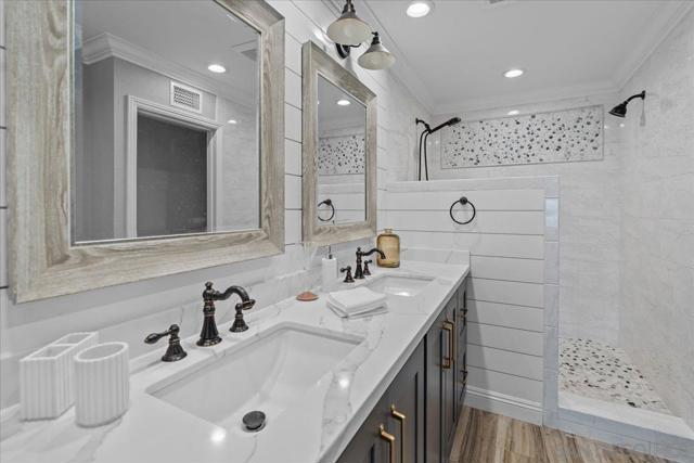 22682 S Canada Ct, Lake Forest CA: https://media.crmls.org/mediaz/decc9f35-7f9d-46bc-8850-4b19ff5f5ada.jpg