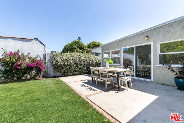 2722 Granville Avenue, Los Angeles CA: https://media.crmls.org/mediaz/decd50aa-ab73-4c08-bd71-4d94ade43061.jpg