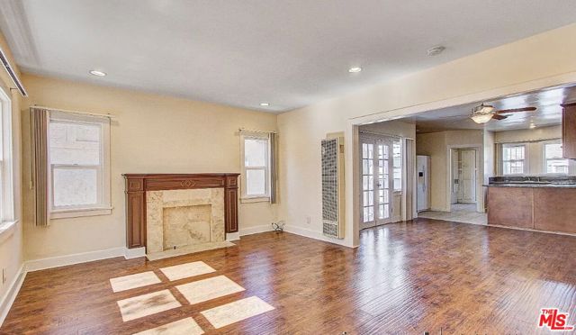 851 W 41st Drive, Los Angeles CA: https://media.crmls.org/mediaz/decd6611-e959-4f27-ac5d-a91f4031f5ee.jpg