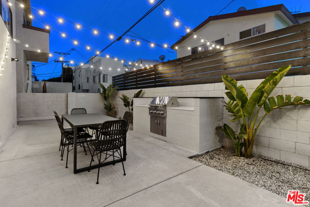 4938 Rosewood Avenue, Los Angeles CA: https://media.crmls.org/mediaz/decd7cc7-c157-417a-a380-647452f4f677.jpg