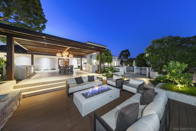 6404 La Jolla Scenic Drive S, La Jolla CA: https://media.crmls.org/mediaz/decd7fba-c19d-4dfa-9bb5-b2c9b92ccecf.jpg
