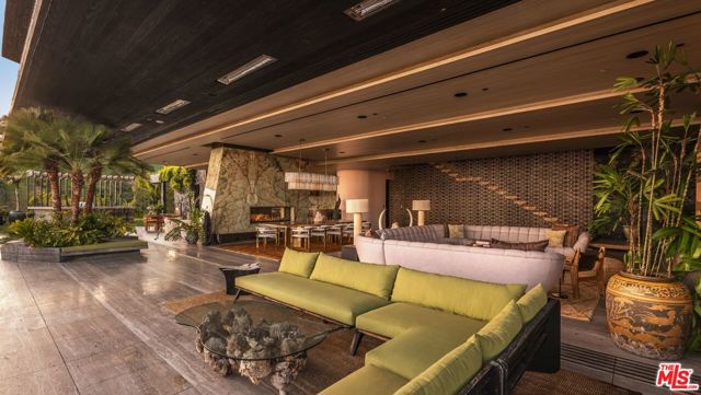 1851 N Stanley Avenue, Los Angeles CA: https://media.crmls.org/mediaz/decdbd89-96f1-4438-85a0-1b390783c879.jpg