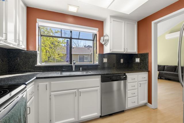 Image 10 of 27 For 2437 Sebastopol Ln  3