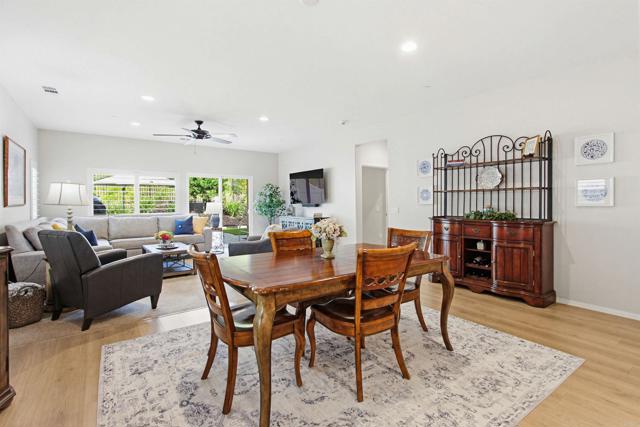 Detail Gallery Image 14 of 64 For 220 Pantaneiro Pl, Fallbrook,  CA 92028 - 3 Beds | 3 Baths