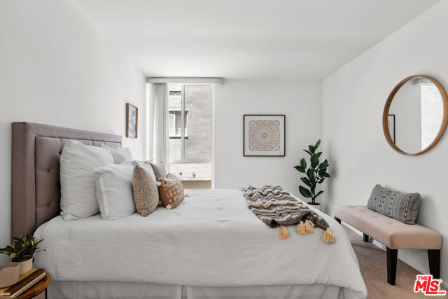 1885 Veteran Avenue, Los Angeles CA: https://media.crmls.org/mediaz/dece306f-9007-462f-ac23-b92438a5e039.jpg