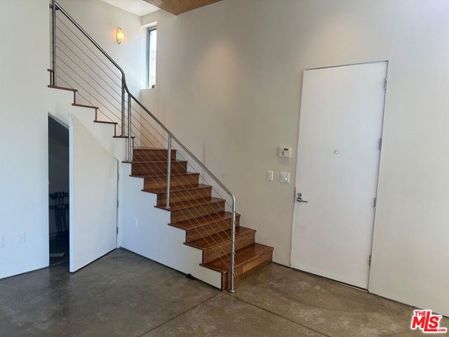 2452 Penmar Avenue, Venice CA: https://media.crmls.org/mediaz/dece44db-cb71-44bf-99ec-5d394388b508.jpg