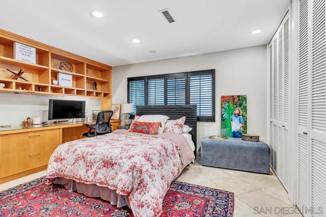 36 Admiralty Cross, Coronado CA: https://media.crmls.org/mediaz/dece5bd8-ad29-4744-af91-fcc969c2f18b.jpg
