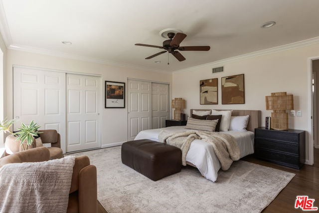 18515 Chatsworth Street photo 11