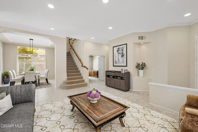 2996 Eagles Claw Avenue, Thousand Oaks CA: https://media.crmls.org/mediaz/deceb1ec-510f-4a50-bbd3-bde4cb0549bb.jpg