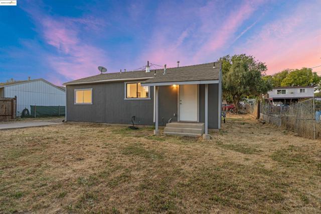 4040 Ellis Rd, Martinez CA: https://media.crmls.org/mediaz/decf09d6-59f0-4552-ae33-0dec0e685fc6.jpg