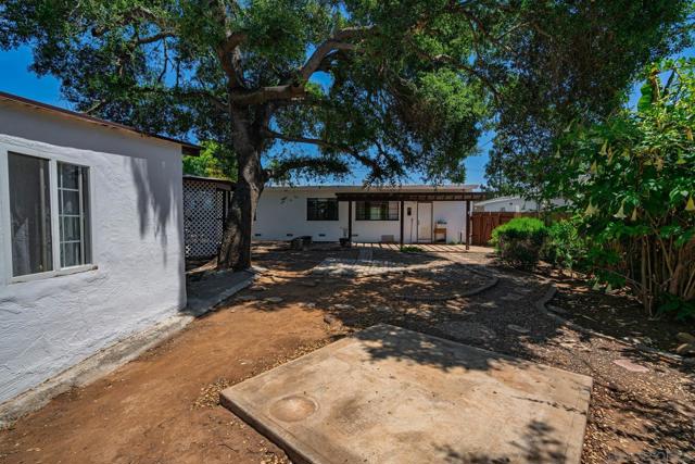 228 E 15th Ave, Escondido CA: https://media.crmls.org/mediaz/decf0cae-640c-4039-bfcd-4e3aa4b1d06f.jpg