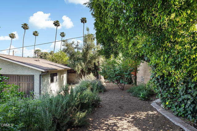 4802 Converse St Street, Los Angeles CA: https://media.crmls.org/mediaz/decf2adc-ee94-4909-85db-1b733756d7dc.jpg