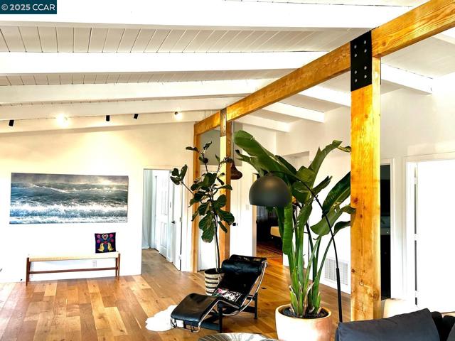 5915 ALHAMBRA AVE, Oakland CA: https://media.crmls.org/mediaz/decfa798-1ced-435a-8bcf-059eea940a29.jpg