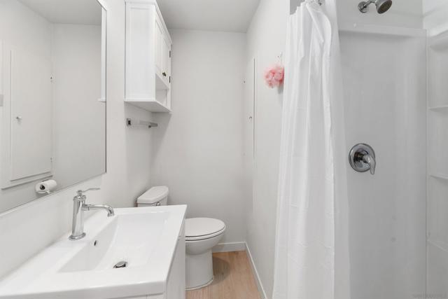 433 E 6Th Ave, Escondido CA: https://media.crmls.org/mediaz/decfbc3e-4edb-4112-8985-eedc65077358.jpg