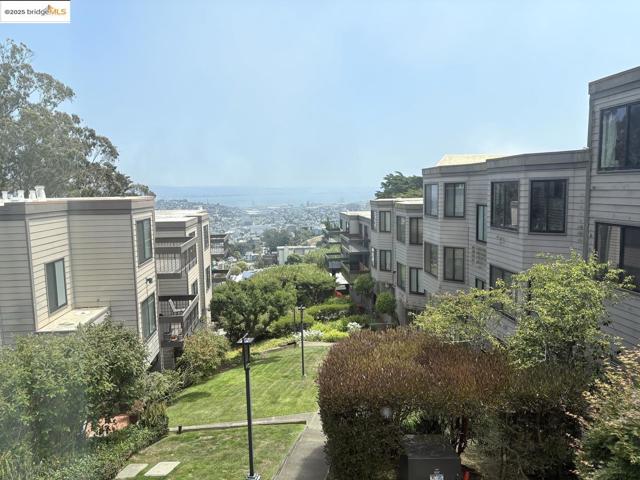 5177 Diamond Heights BLVD, San Francisco CA: https://media.crmls.org/mediaz/ded07fa4-ad8c-4cf5-8bcd-312f21169a91.jpg