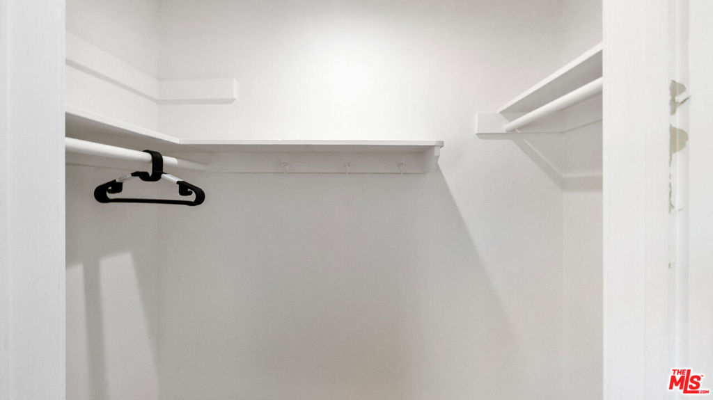 https://media.crmls.org/mediaz/ded192bf-d0b7-416e-9afe-c4341d93b23e.jpg?preset=X-Large
