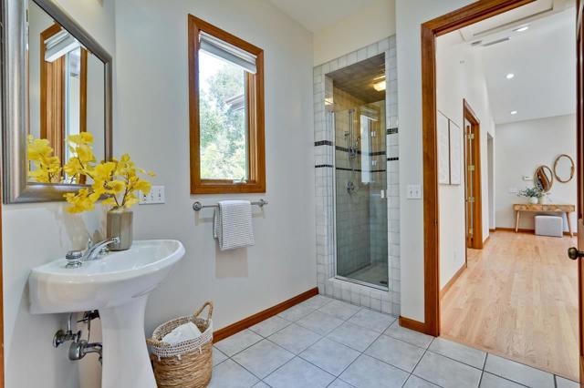1625 Hazelaar Way, Los Altos CA: https://media.crmls.org/mediaz/ded1c147-7d90-411f-abd3-6228e7b41ef4.jpg