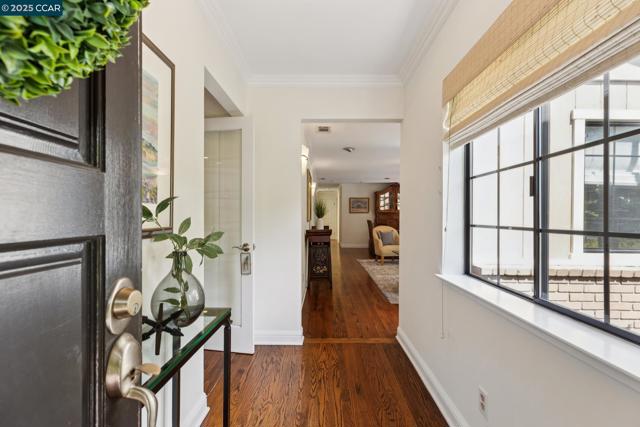 3081 Walnut Blvd, Walnut Creek CA: https://media.crmls.org/mediaz/ded22089-f9f7-491a-b084-dfc2b23a8674.jpg