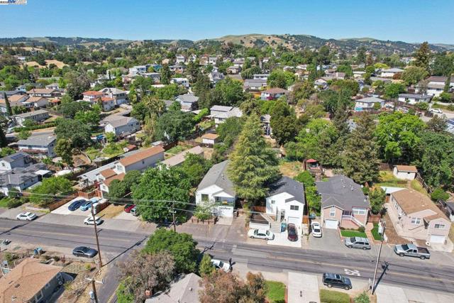 1101 Palm Avenue, Martinez CA: https://media.crmls.org/mediaz/ded24b02-cf71-40ab-997c-c3530df9d7ea.jpg