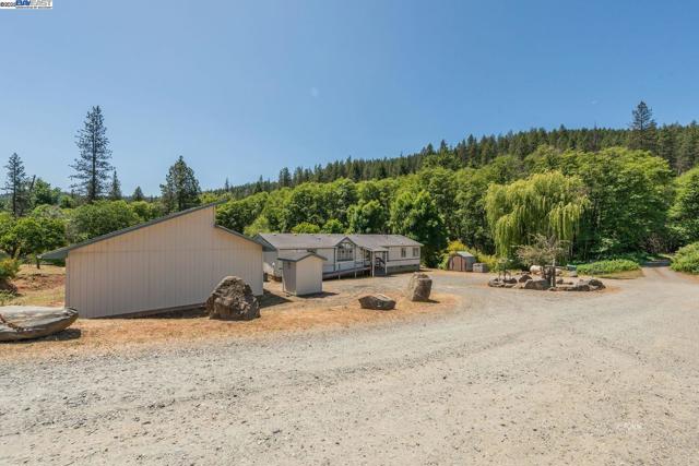 31 Rocky Road, Weaverville CA: https://media.crmls.org/mediaz/ded28c7f-b7bd-480d-8102-49b6fc985862.jpg