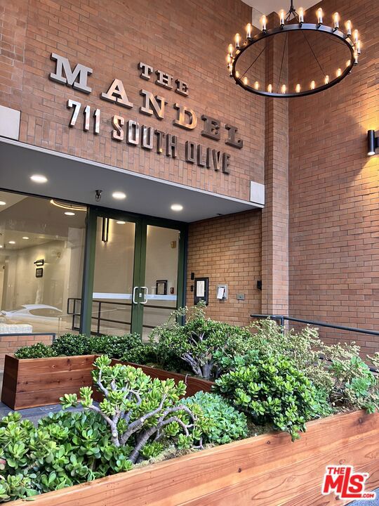 711 S Olive Street, Los Angeles CA: https://media.crmls.org/mediaz/ded2c1ea-e981-4539-aacb-9c7f3524d00a.jpg