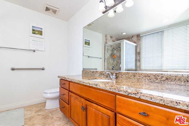 5132 Maplewood Avenue, Los Angeles CA: https://media.crmls.org/mediaz/ded30ef2-1c64-485d-8f09-b168ac8f4e5c.jpg