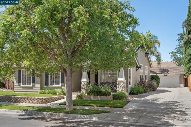 3075 Shiles Loop, Brentwood CA: https://media.crmls.org/mediaz/ded37331-ae23-4db7-a7e1-fb442fee8d24.jpg
